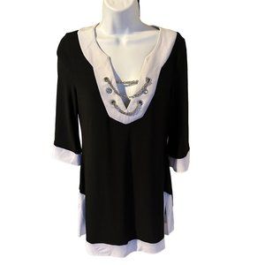 White House Black Market black and white tunic top blouse with chain detail size